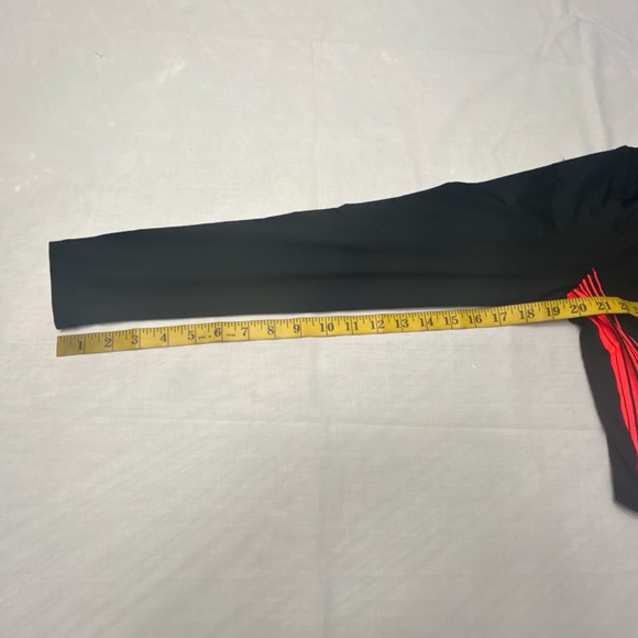 UNDER ARMOR SPORTS TOP - Picture 2 of 14